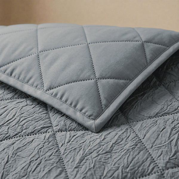 King Ultrasonic Quilt  Set 3 PCS. 240x260CM.+2 Pillow Cases